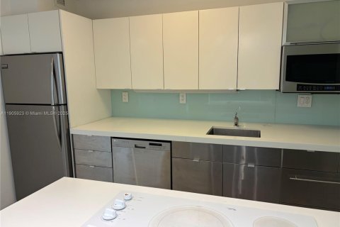 Condo in Sunny Isles Beach, Florida, 2 bedrooms  № 1957036 - photo 1