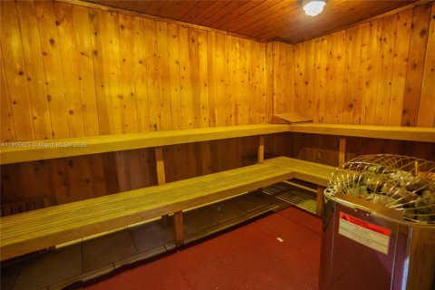 Condo in Sunny Isles Beach, Florida, 2 bedrooms  № 1957036 - photo 30