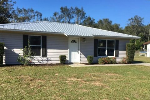 House in Sebring, Florida 2 bedrooms, 94.2 sq.m. № 2209986 - photo 2