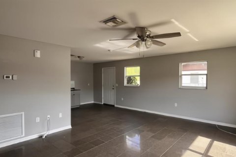 House in Sebring, Florida 2 bedrooms, 94.2 sq.m. № 2209986 - photo 5