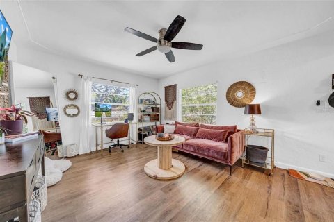 Commercial property in Saint Petersburg, Florida 4 bedrooms, 198.07 sq.m. № 1687755 - photo 28