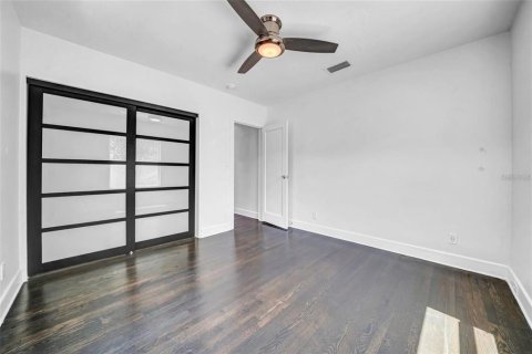 Commercial property in Saint Petersburg, Florida 4 bedrooms, 198.07 sq.m. № 1687755 - photo 22