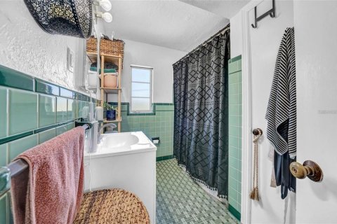 Commercial property in Saint Petersburg, Florida 4 bedrooms, 198.07 sq.m. № 1687755 - photo 30