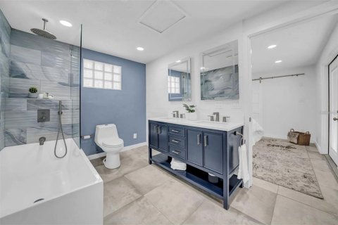 Commercial property in Saint Petersburg, Florida 4 bedrooms, 198.07 sq.m. № 1687755 - photo 17