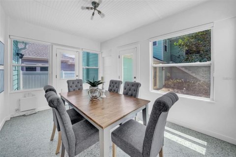 Commercial property in Saint Petersburg, Florida 4 bedrooms, 198.07 sq.m. № 1687755 - photo 14