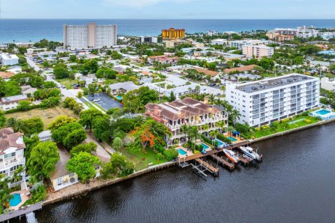 Adosado en alquiler en Deerfield Beach, Florida, 4 dormitorios, 383.59 m2 № 1230259 - foto 1