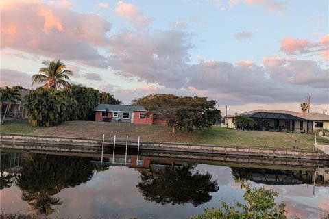 Land in Cape Coral, Florida № 2109172 - photo 12