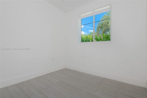 House in Miami, Florida 6 bedrooms, 197.88 sq.m. № 1940167 - photo 29