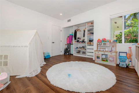 House in Miami, Florida 6 bedrooms, 197.88 sq.m. № 1940167 - photo 21
