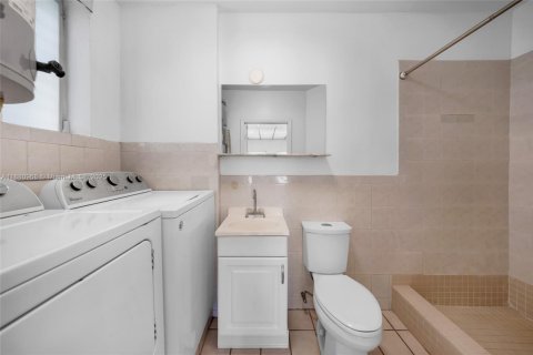 House in North Miami Beach, Florida 3 bedrooms, 142.88 sq.m. № 1949754 - photo 14