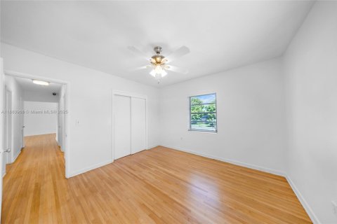 House in North Miami Beach, Florida 3 bedrooms, 142.88 sq.m. № 1949754 - photo 23