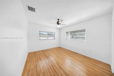 House in North Miami Beach, Florida 3 bedrooms, 142.88 sq.m. № 1949754 - photo 19