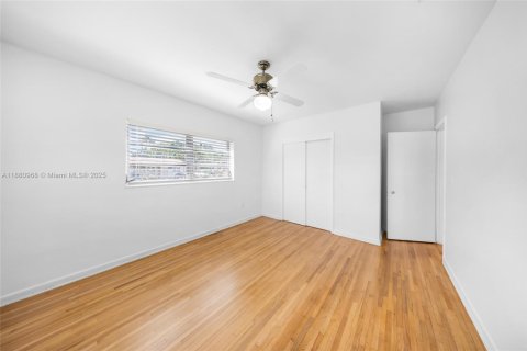 House in North Miami Beach, Florida 3 bedrooms, 142.88 sq.m. № 1949754 - photo 20