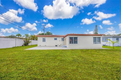 House in North Miami Beach, Florida 3 bedrooms, 142.88 sq.m. № 1949754 - photo 29