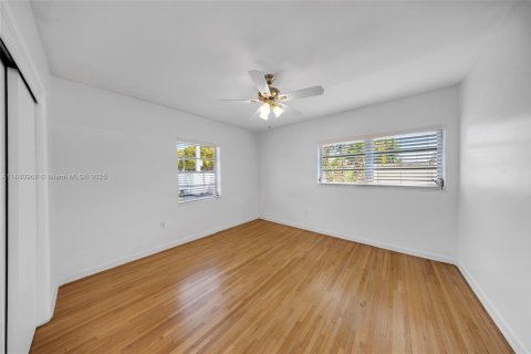 House in North Miami Beach, Florida 3 bedrooms, 142.88 sq.m. № 1949754 - photo 22