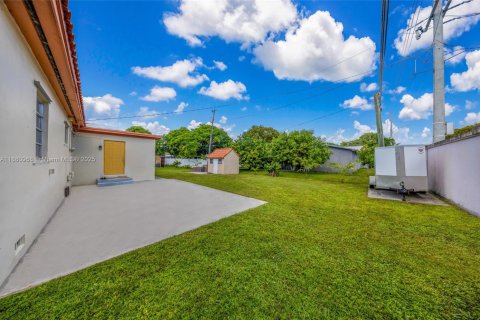 House in North Miami Beach, Florida 3 bedrooms, 142.88 sq.m. № 1949754 - photo 27