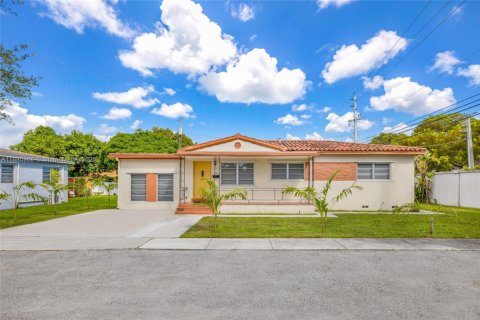 House in North Miami Beach, Florida 3 bedrooms, 142.88 sq.m. № 1949754 - photo 1