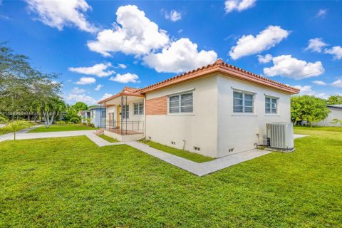 House in North Miami Beach, Florida 3 bedrooms, 142.88 sq.m. № 1949754 - photo 3