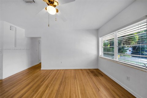 House in North Miami Beach, Florida 3 bedrooms, 142.88 sq.m. № 1949754 - photo 6