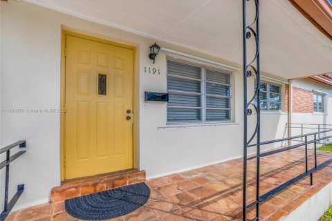 House in North Miami Beach, Florida 3 bedrooms, 142.88 sq.m. № 1949754 - photo 4