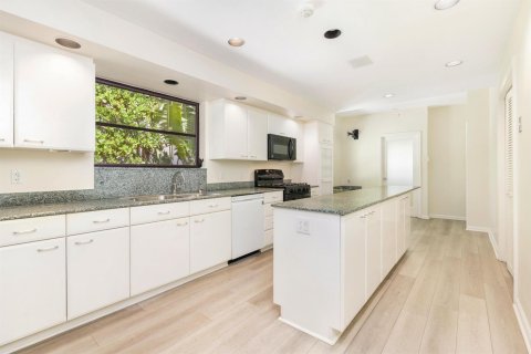House in Palm Beach, Florida 3 bedrooms, 282.24 sq.m. № 2158424 - photo 11