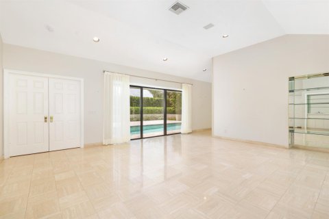 House in Palm Beach, Florida 3 bedrooms, 282.24 sq.m. № 2158424 - photo 10
