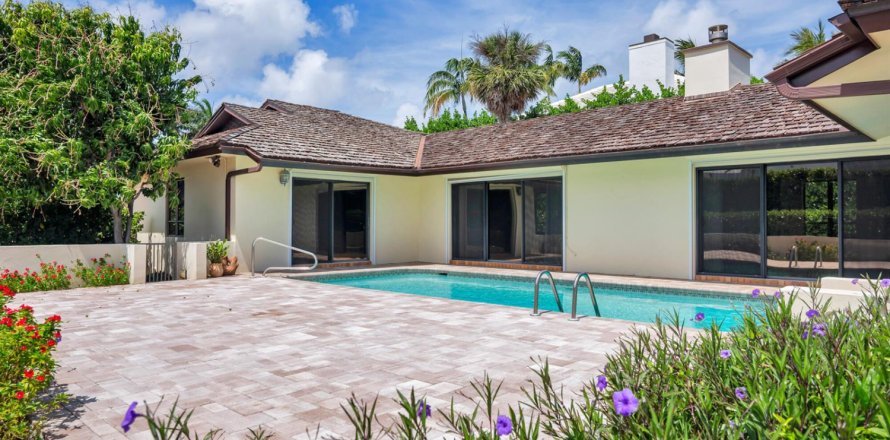 House in Palm Beach, Florida 3 bedrooms, 282.24 sq.m. № 2158424
