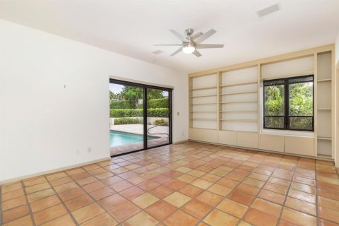 House in Palm Beach, Florida 3 bedrooms, 282.24 sq.m. № 2158424 - photo 16