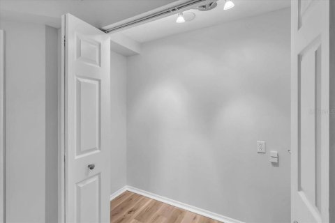 Condominio en alquiler en Sarasota, Florida, 2 dormitorios, 123.93 m2 № 1909303 - foto 10