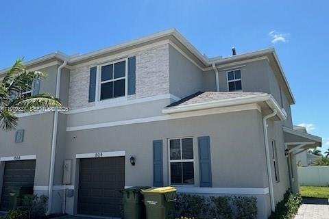 Touwnhouse à louer à Homestead, Floride: 4 chambres, 163.23 m2 № 2046180 - photo 2