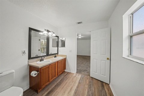 Casa en venta en Wesley Chapel, Florida, 4 dormitorios, 205.13 m2 № 2205660 - foto 19