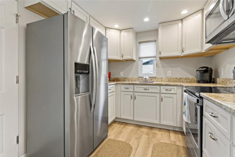 House in Sarasota, Florida 3 bedrooms, 141.58 sq.m. № 426613 - photo 11