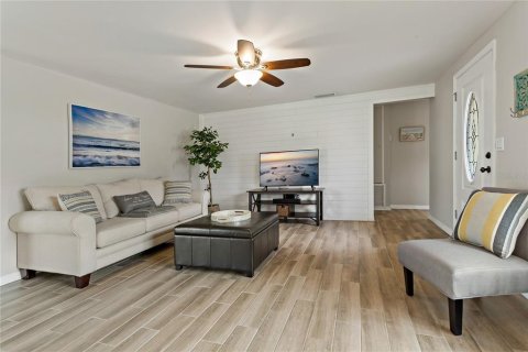 House in Sarasota, Florida 3 bedrooms, 141.58 sq.m. № 426613 - photo 6