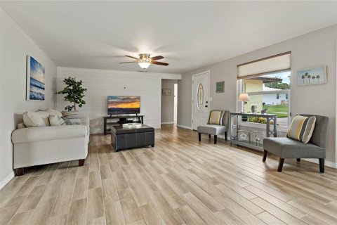Villa ou maison à louer à Sarasota, Floride: 3 chambres, 141.58 m2 № 426613 - photo 7