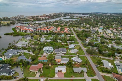 House in Sarasota, Florida 3 bedrooms, 141.58 sq.m. № 426613 - photo 2