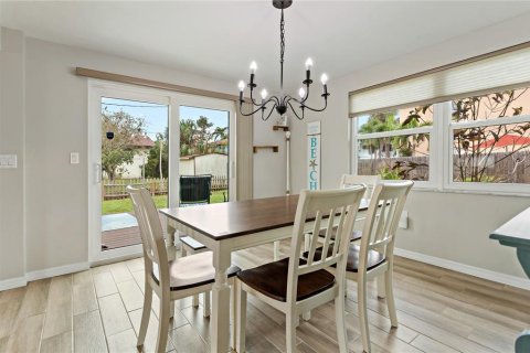 House in Sarasota, Florida 3 bedrooms, 141.58 sq.m. № 426613 - photo 15