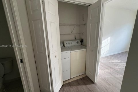 Condo in Miramar, Florida, 2 bedrooms № 2154915 - photo 12