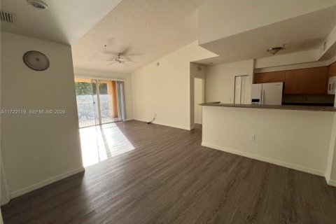 Condo in Miramar, Florida, 2 bedrooms № 2154915 - photo 2