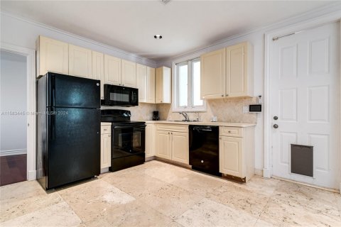 Villa ou maison à louer à Fort Lauderdale, Floride: 9 chambres, 2021.18 m2 № 1935151 - photo 13