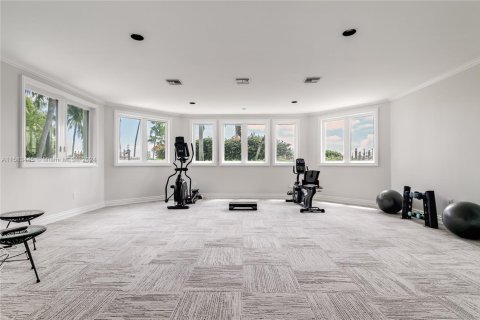 Villa ou maison à louer à Fort Lauderdale, Floride: 9 chambres, 2021.18 m2 № 1935151 - photo 8