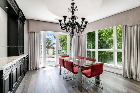 Villa ou maison à louer à Fort Lauderdale, Floride: 9 chambres, 2021.18 m2 № 1935151 - photo 24