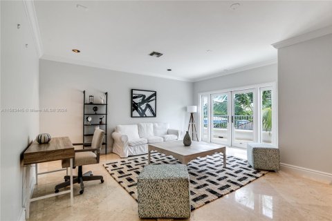 Villa ou maison à louer à Fort Lauderdale, Floride: 9 chambres, 2021.18 m2 № 1935151 - photo 10