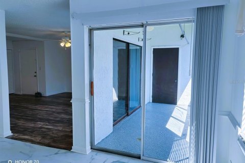 Condo in Clearwater, Florida, 2 bedrooms  № 1901347 - photo 12