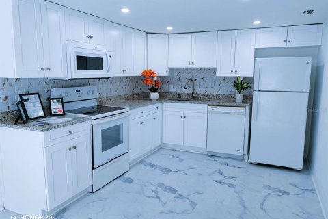 Condo in Clearwater, Florida, 2 bedrooms  № 1901347 - photo 9