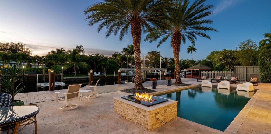 House in Fort Lauderdale, Florida 4 bedrooms, 218.97 sq.m. № 2082711