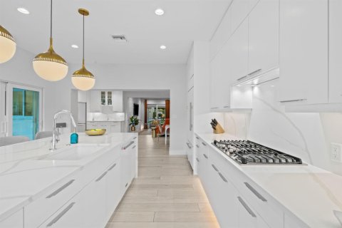 House in Fort Lauderdale, Florida 4 bedrooms, 218.97 sq.m. № 2082711 - photo 7