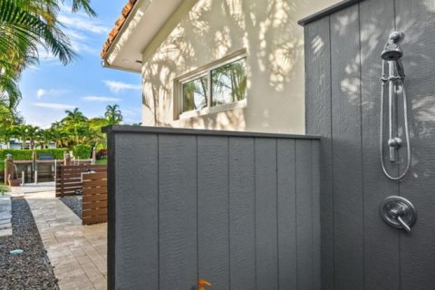 House in Fort Lauderdale, Florida 4 bedrooms, 218.97 sq.m. № 2082711 - photo 18