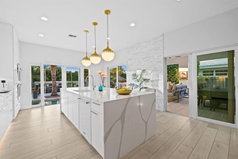 House in Fort Lauderdale, Florida 4 bedrooms, 218.97 sq.m. № 2082711 - photo 4