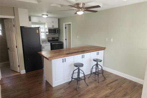 House in Longwood, Florida 4 bedrooms, 214.23 sq.m. № 1733227 - photo 6