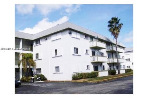 Купить кондоминиум в Майами, Флорида 1 спальня, 68.75м2, № 1981968 - фото 2